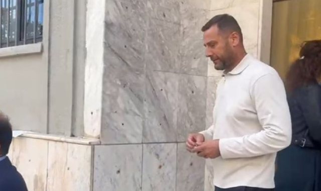 U arrestua pas një sherri për pronën tek Kepi i Rodonit, Mark Frroku reagon për herë të parë pasi u lirua nga gjykata