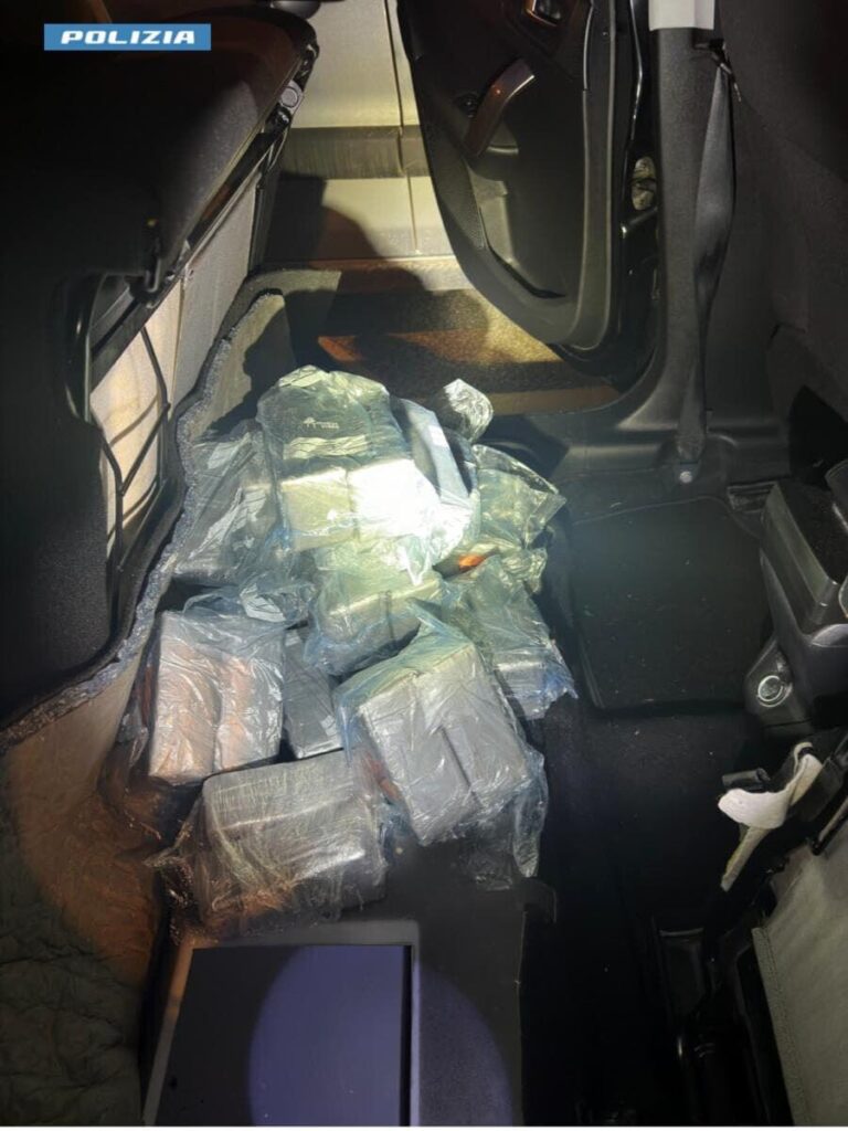 Kapet me 15 kg kokainë dhe 80 mijë euro, arrestohet shqiptari në Itali