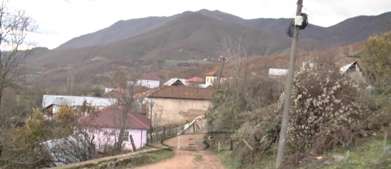 Fshati qe po mbulohet nga ferrat,shkak braktisja   Dikur në fshatin Shtushaj të Njësisë