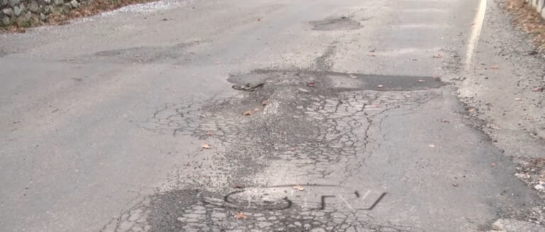 Rruga Klos – Bulqizë, nuk gjen rehati,dëmtohet në disa pjesë