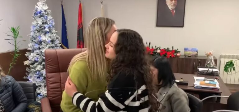 BASHKIA DHURON PAKO USHQIMORE PËR FAMILJET ME JETIMË