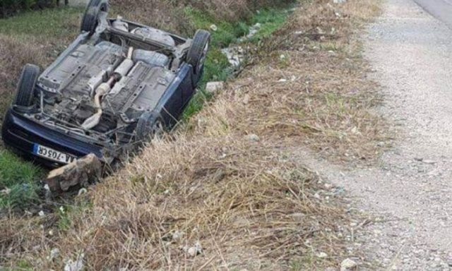 Dyshohet se humbi kontrollin e automjetit dhe ra në kanal, humb jetën 64-vjeçari