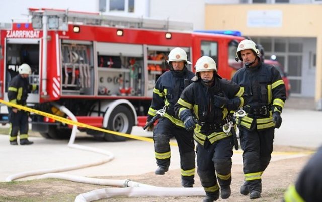Përfshihet nga flakët ambienti i një shkolle në “Don Bosko”
