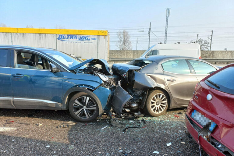 Aksident masiv nga mjegulla në Itali, të paktën 15 të plagosur