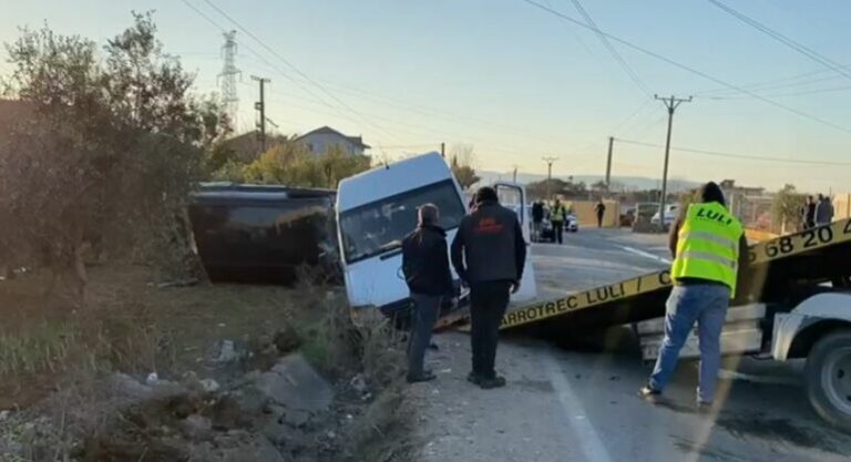 Aksident i rëndë në aksin Fushë Krujë-Krujë, “Audi” përplaset me furgonin e një fasonerie, ka të plagosur