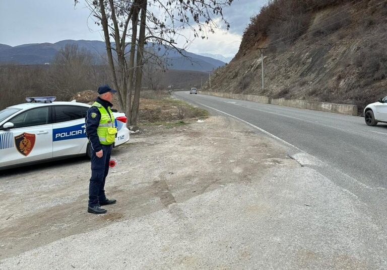 Shkelën rregullat e qarkullimit rrugor, arrestohen 3 persona në Dibër! 310 drejtues mjetesh të ndëshkuar në një javë