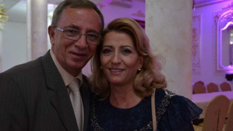 FOTO/ Ishte duke ecur në rrugë, përplaset nga makina burri i këngëtares së njohur shqiptare