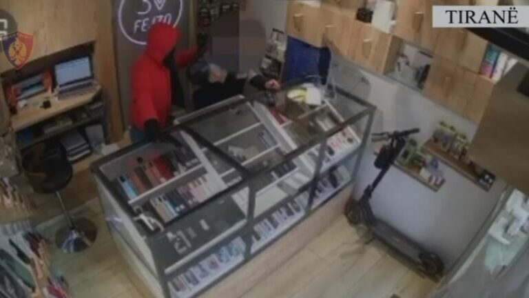 Zbardhet vjedhja e argjendarisë në Rrugën e Dibrës, në pranga 43-vjeçari në Tiranë, kishte grabitur edhe…