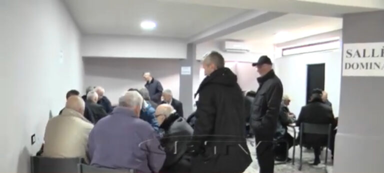 Rehabilitohet Qendra e të Moshuarve Dibër,të moshuarit marrin kafe e çaj falas