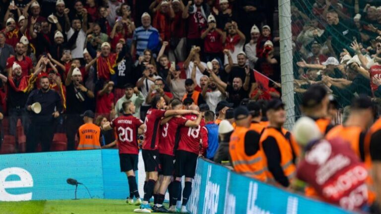 Paraqitjet e legjionarëve / Cikalleshi gol që e fut në histori, Ajeti shënon dhe shpallet lojtari i ndeshjes. Realizojnë edhe Sadiku e C. Shpendi