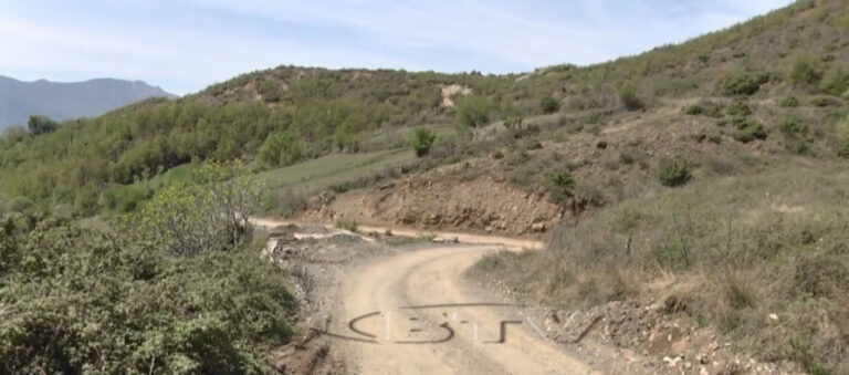 Rruga Qafe Burrel – Cerruje,teresisht e demtuar