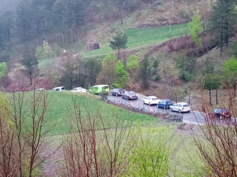 Bllokohet Rruga e Arbrit, varg kilometrik automjetesh në bypass-in e Murrizit