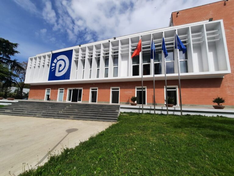 Pas Alibeajt, një tjetër deputet largohet nga grupi Parlamentar i PD (EMRI)