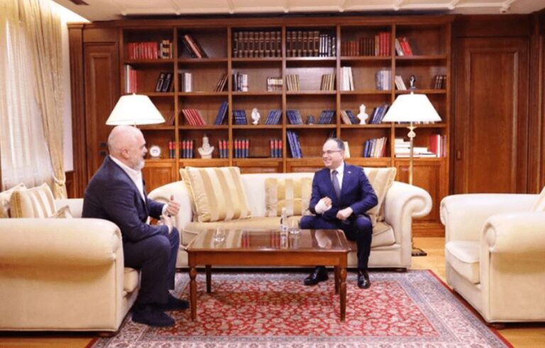 Begaj mban pezull ndryshimet në qeveri. Presidenca po kryen verifikimet