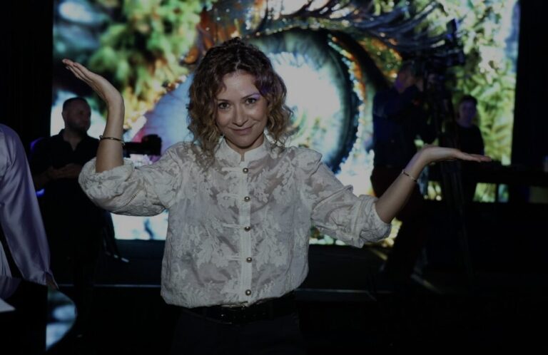 Egla Ceno hyn në shtëpinë e “Big Brother VIP”, puth në buzë Laert Vasilin