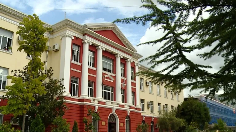 Starton sot viti i ri akademik! Studentët nisin universitetet, mbi 20 mijë ulen për herë të parë në auditorë
