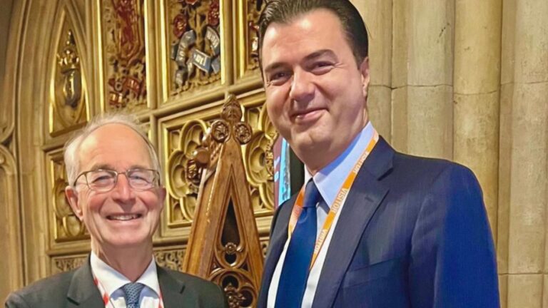 Basha vijon takimet në Britaninë e Madhe: Dosjet e SPAK faktojnë lidhjen e qeverisë me krimin. Korrupsioni po shkatërron shpresat e shqiptarëve