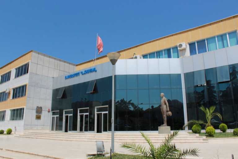 Provimet në këmbim të parave! Arrestohen 6 pedagogë në Elbasan, në kërkim një tjetër