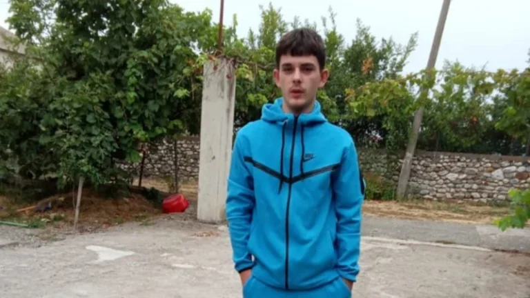 “Do iki në Tiranë, kam frikë nga im atë”/ 15-vjeçari prej dy ditësh humb kontaktet me familjen, babai mes lotësh: I bërtita mos zihej me shokët! Dyshoj se është larguar në…