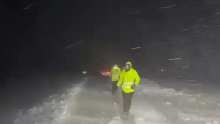 Stuhia e dëborës ‘pushton’ Ballkanin/ Situata më e rënduar, në Bosnje dhe Kroaci, makinat bllokohen për mbi 12 orë