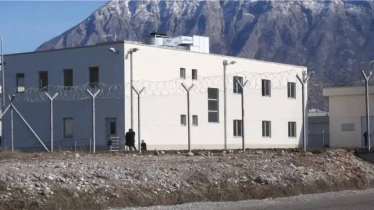 E rëndë në burgun e Reçit, 35-vjeçari i jep fund jetës