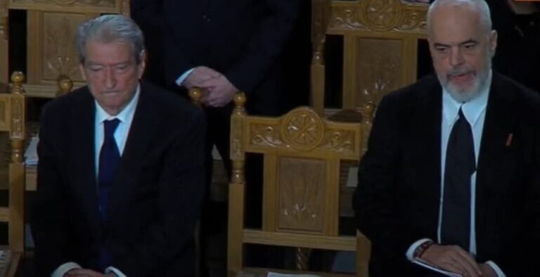 Foto/ Ceremonia për përcjelljen e Janullatos për në banesën e fundit, Berisha pranë Ramës dhe Mitsotakis