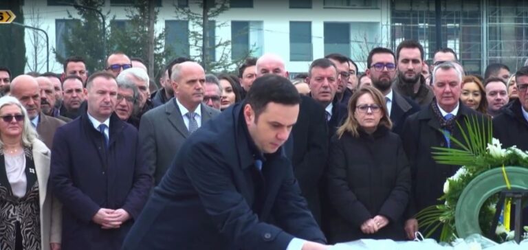 Nderim për Rugovën/ Homazhe në 19-vjetorin e vdekjes se ish-presidentit legjendar