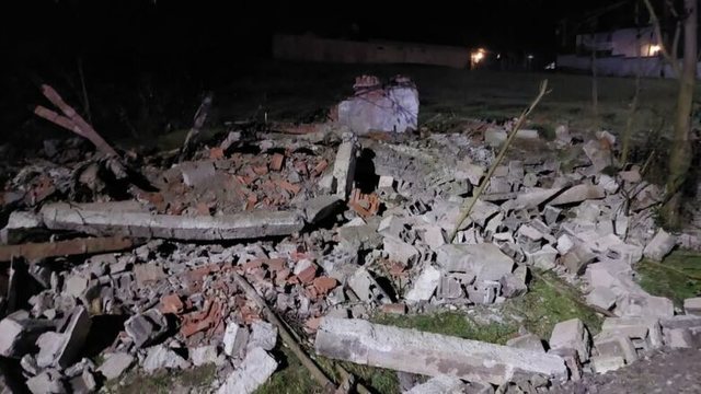 Ngjarje tragjike në Gjakovë, tre fëmijë humbin jetën nga shembja e shtëpisë së pabanuar