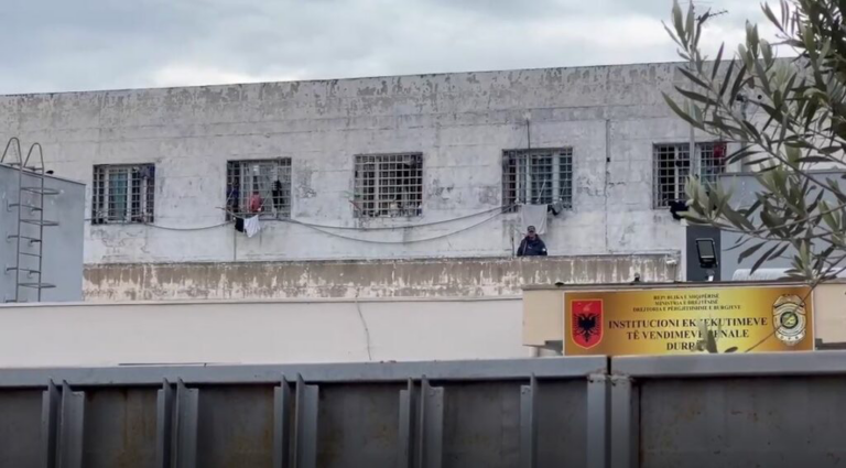 Veliaj dërgohet në paraburgimin e Durrësit  U transferua pas vendimit të Gjykatës së Posaçme