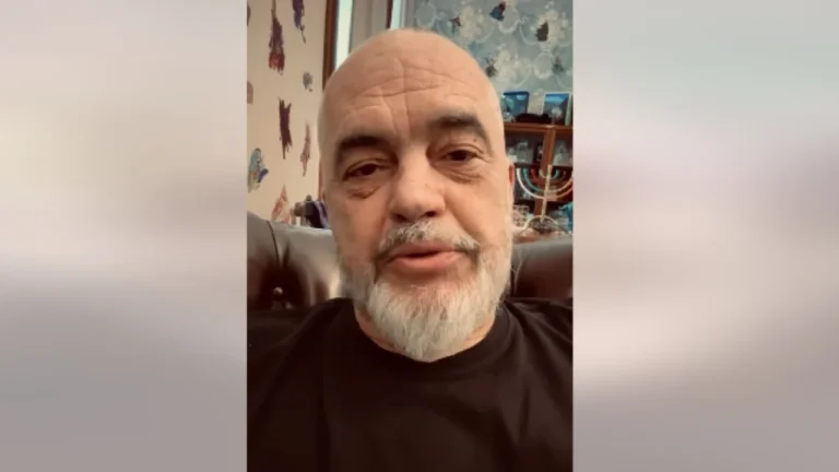 “Spitale ke bërë, por janë kot”/ Rama replikon me komentuesin: Do ndërtojmë dy spitale ultra modernë, nuk do çojmë askënd jashtë për operim