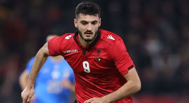 Sa romantik! Armando Broja na prezanton me vajzën që i ka rrëmbyer zemrën