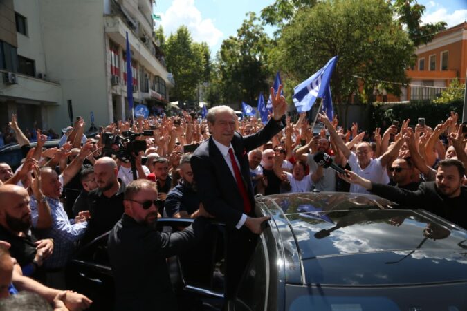 GJKKO i caktoi “Detyrim paraqitje”, Berisha sot në SPAK, demokratët protestë përpara Prokurorisë së Posaçme