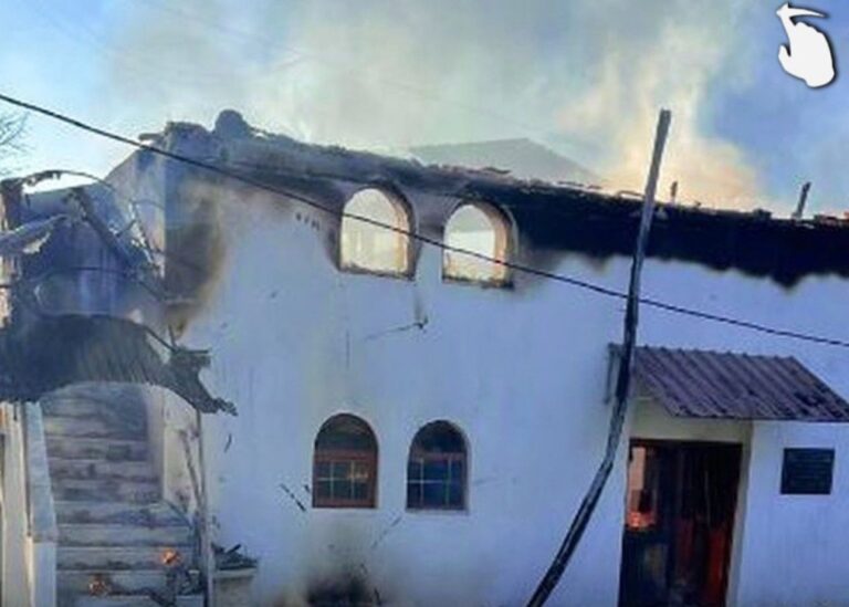 Zjarri në xhaminë e Shupenzës/ Flakët u pikasën nga besimtarët pas përfundimit të faljes, vatra në katin e dytë