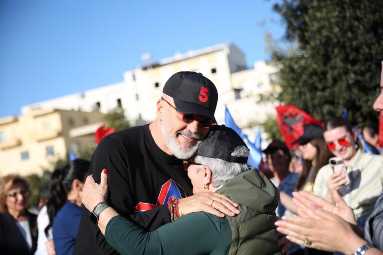 Edi Rama në Fier: Gratë të marrin në dorë fatin evropian të Shqipërisë