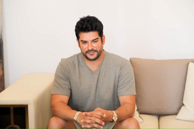 “Osmani” me pushime në Vlorë, pritet në takim nga kryebashkiaku