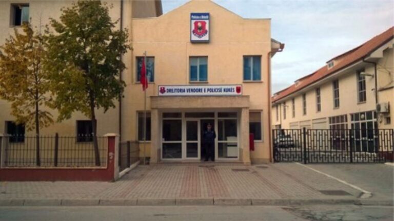 Goditi me thikë një 23-vjeçar, arrestohet 18-vjeçari në Kukës