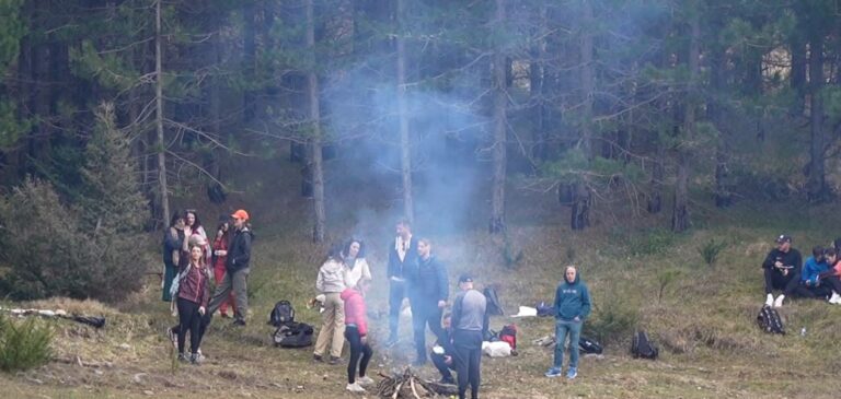 Turizmi malor “në modë”! Shtohen aventurierët që kërkojnë të ngjiten në male ose të provojnë rafting në lumenj