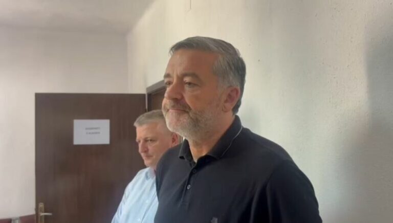 Shkarkohen drejtorët e bashkive në qarkun e Dibrës, Blendi Klosi: Rritje e performancës së administratës