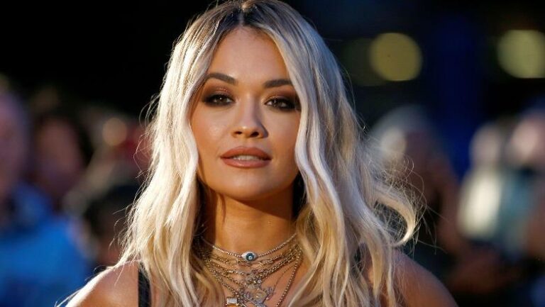 Rita Ora tregon betejën e saj me pasigurinë për trupin: Dikur mendoja se isha e shëmtuar
