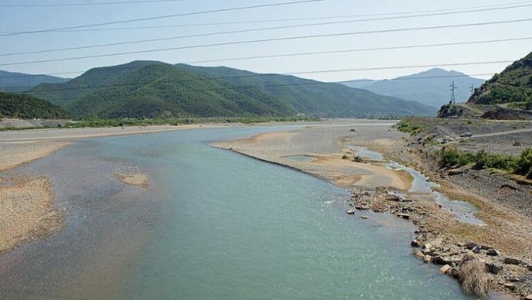 E rëndë në Lezhë, një person mbytet në ujërat e lumit Mat