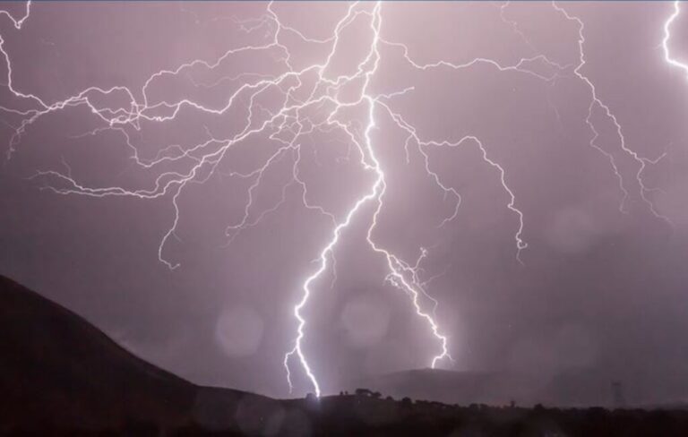 Goditet nga rrufeja, ndërron jetë 47-vjeçari