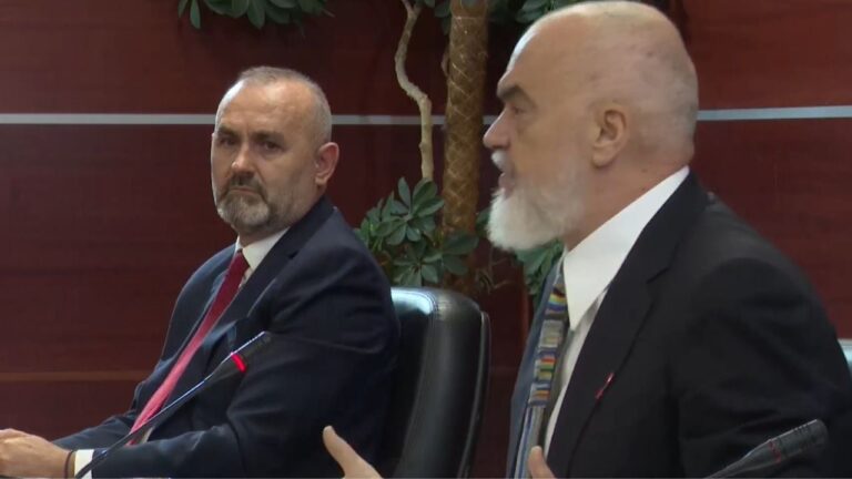 “Një fakt që e mora vesh shumë vonë”/ Manja ia kalon stafetën Lamallarit, Rama nuk kursen kritikat: Drejtimi i ministrisë së Drejtësisë ka mbetur në Dibër