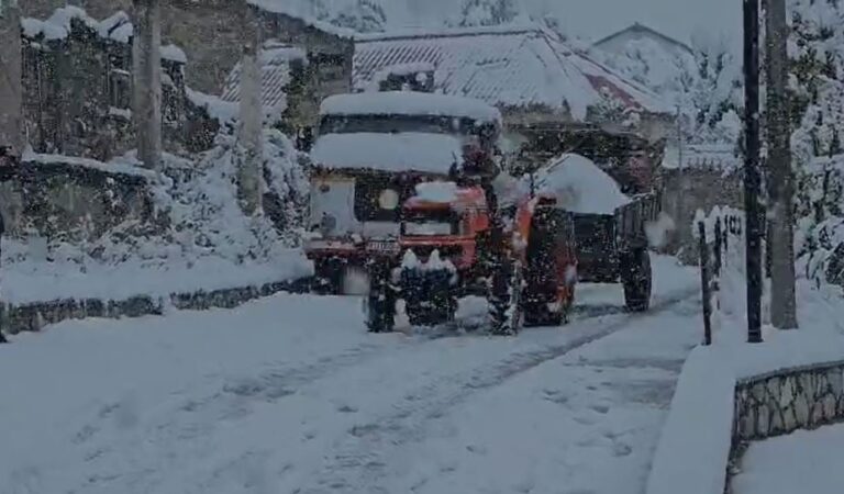 Vjeshta “harron” të kalojë në Shishtavec, pamje të mrekullueshme të dëborës së parakohshme që ka mbuluar zonën